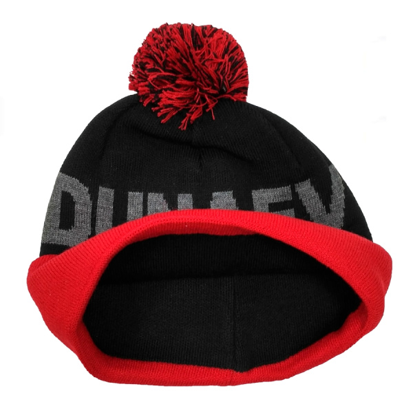 Шапка черная с помпоном " Тeam DUNAEV" Шапка черная с помпоном " Тeam DUNAEV"