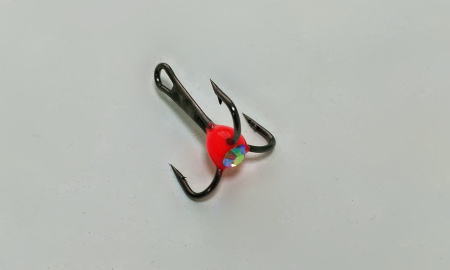 Тройник фосфор. со стразом Мустад красный №14