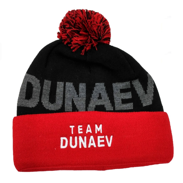 Шапка черная с помпоном " Тeam DUNAEV" Шапка черная с помпоном " Тeam DUNAEV"