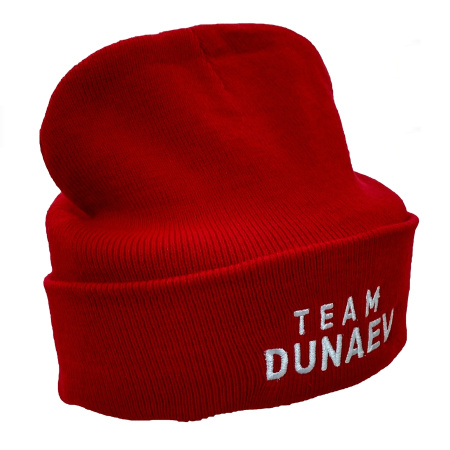 Шапка красная с отворотом "Тeam DUNAEV" Шапка красная с отворотом "Тeam DUNAEV"